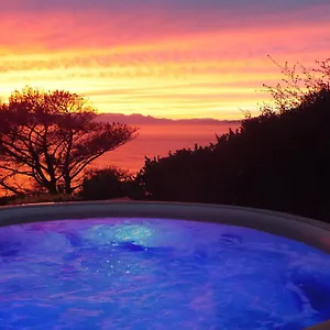 https://penguinden-accommodation-and-apartments.hotels-capetown.com